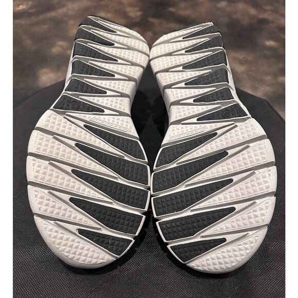 New Men's Skechers Relaxed Fit Memory Foam Sneakers, Athletic Shoes Size 11 - Picture 5 of 5